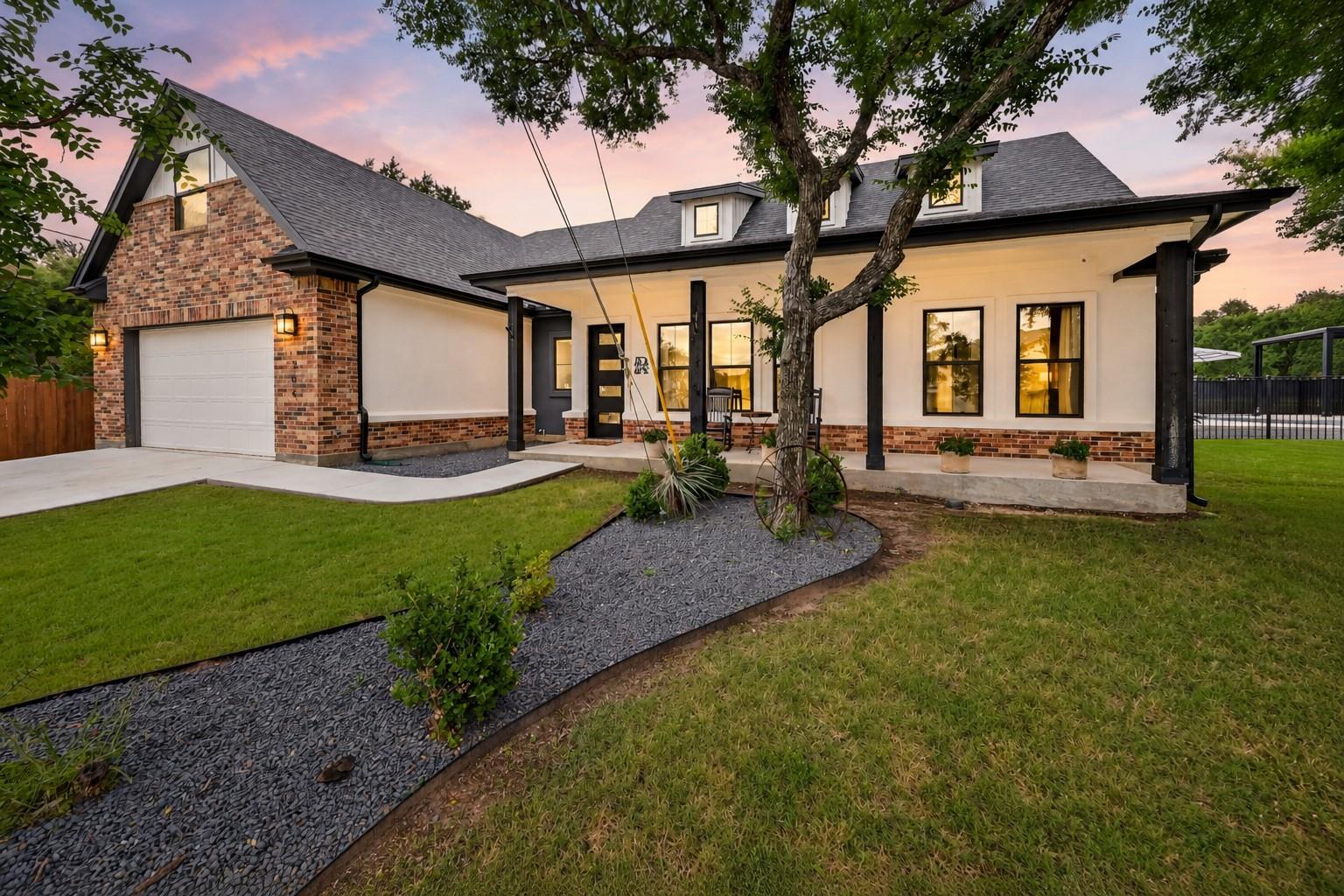 304 Robinhood Ln, Granite Shoals, TX 78654