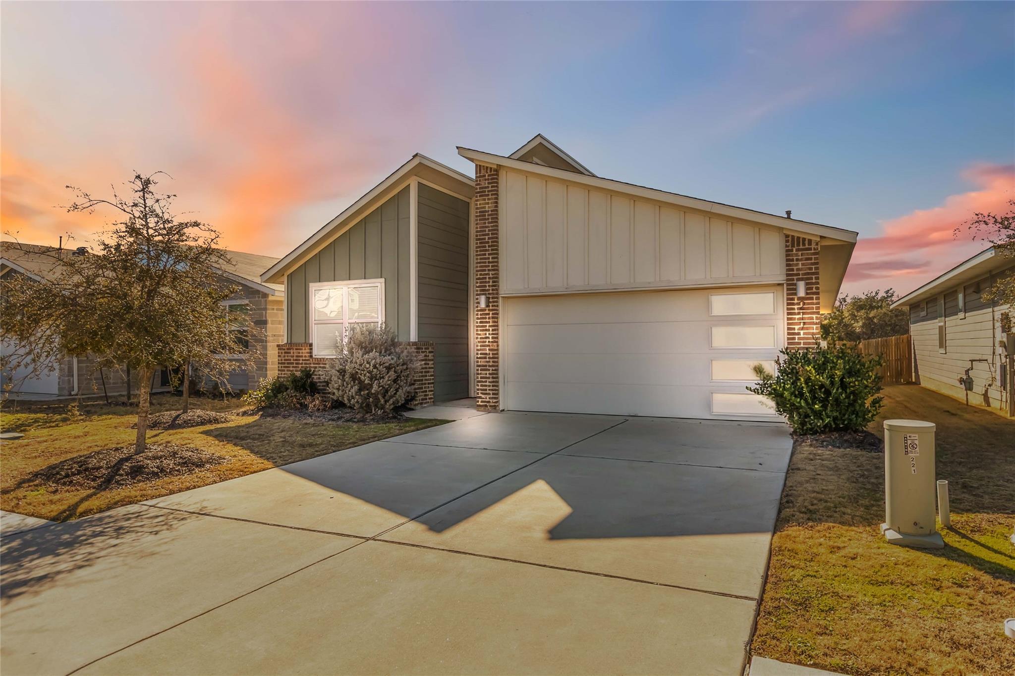 217 Deserti Rd, Leander