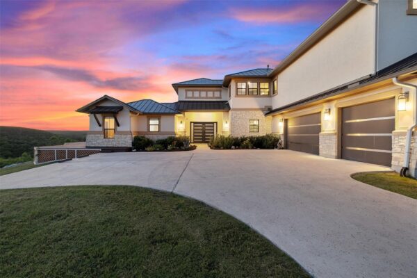 713 Laughing Dog Ct, Leander