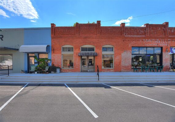 110 NE 2nd St, Smithville