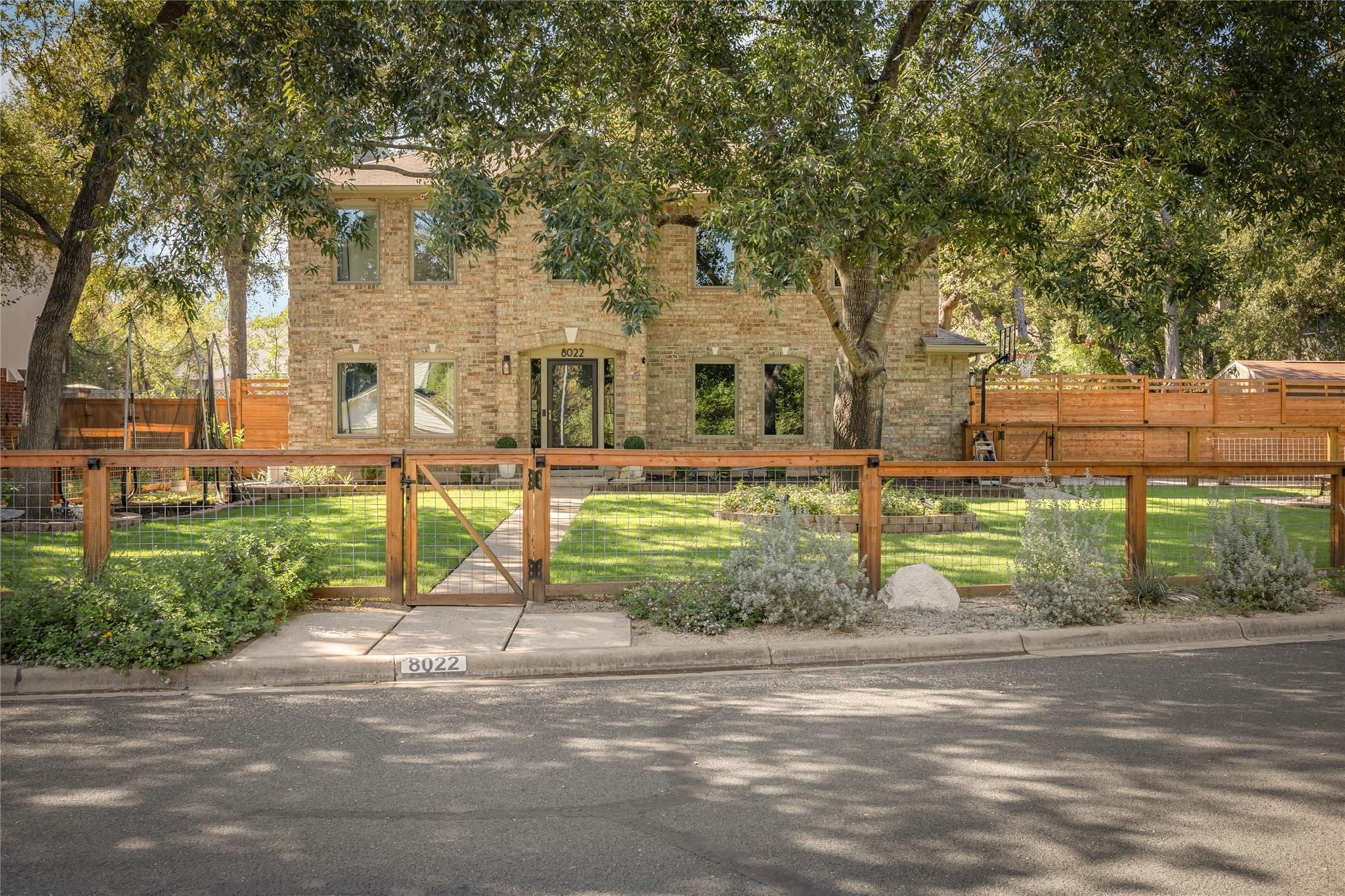 8022 Doe Meadow Dr, Austin, TX 78749