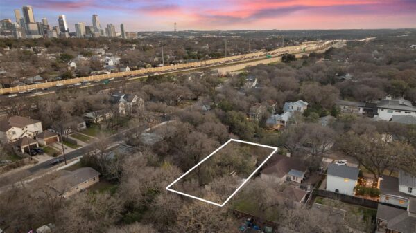 2004 Griswold Ln, Austin