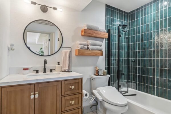 1313 E 52nd St #101, Austin