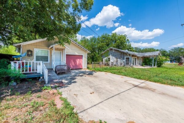 1507 Cummings St, Luling