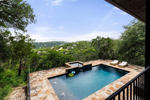 411 SKYLINE Dr, West Lake Hills