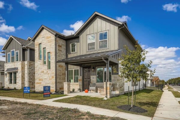 376 Orleanian Dr, Buda