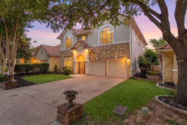 15321 Interlachen Dr, Austin