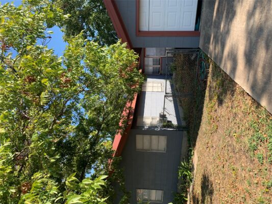 709 W 11TH St, Elgin