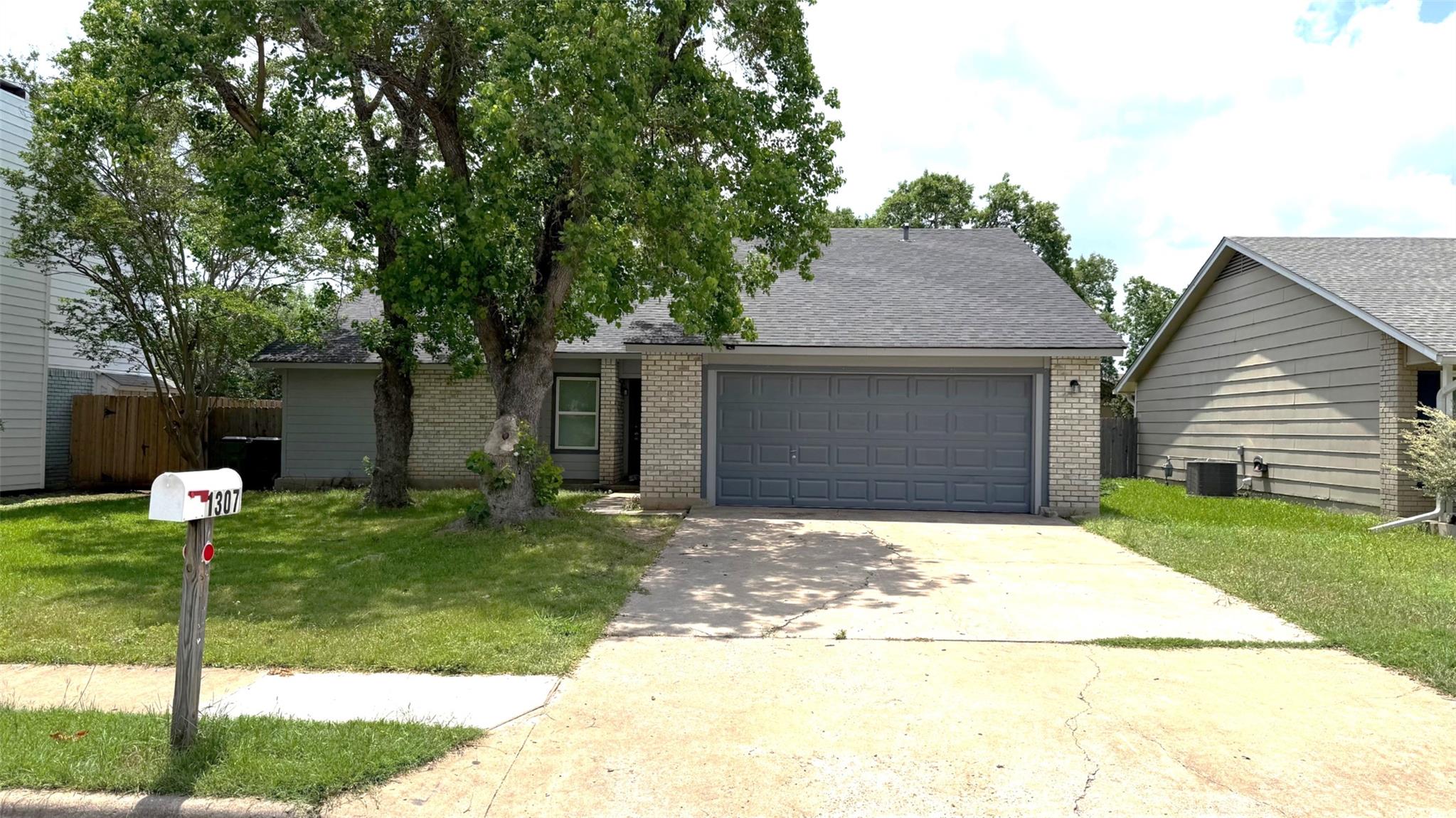 1307 Wroxton Way, Round Rock