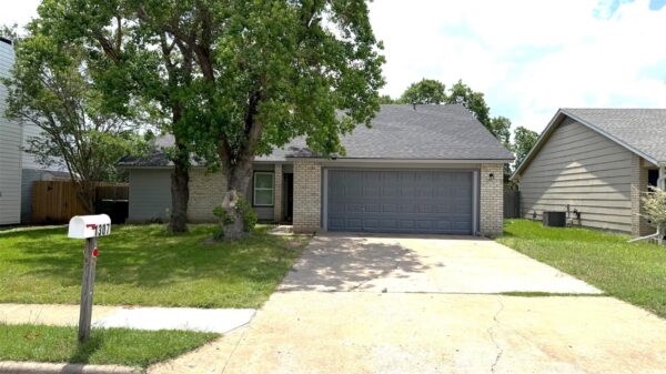 1307 Wroxton Way, Round Rock