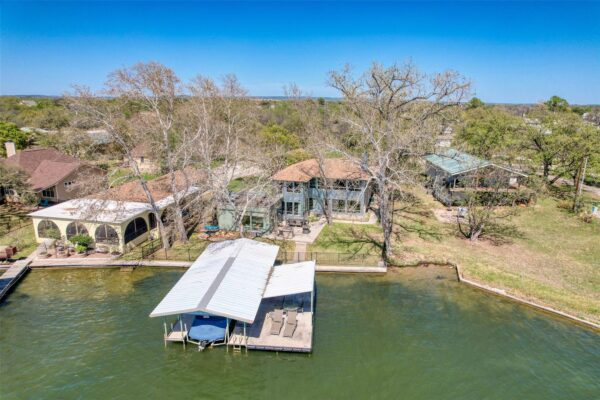 600 Deep Cove Dr, Granite Shoals