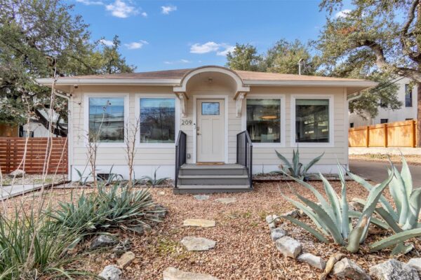 209 E Live Oak St #1/2, Austin