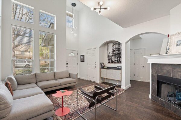 1819 Village Oak Ct, Austin