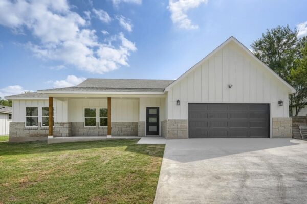 334 Nene Ln, Bastrop