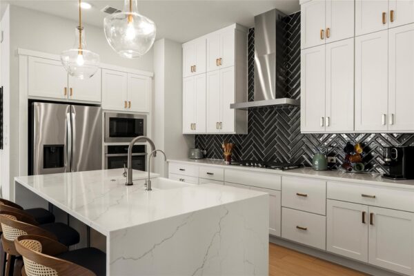 421 Comfort Maple Ln, Dripping Springs