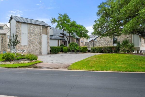 103 Island Dr #1, Horseshoe Bay