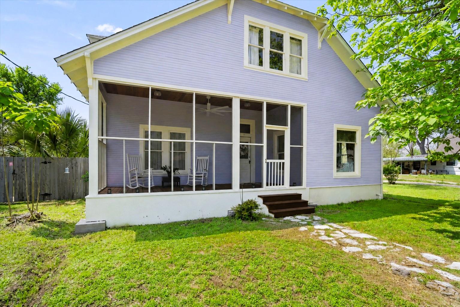 901 Kimbro St, Taylor, TX 76574