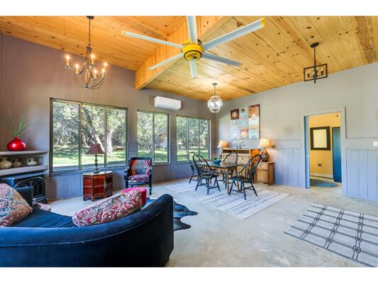250 Caliche Rd, Wimberley