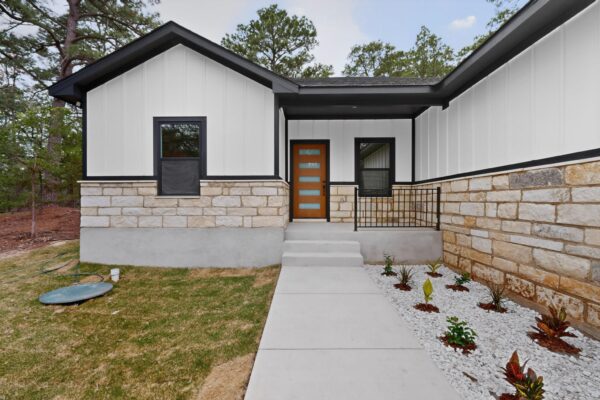 190 Molokini Dr, Bastrop