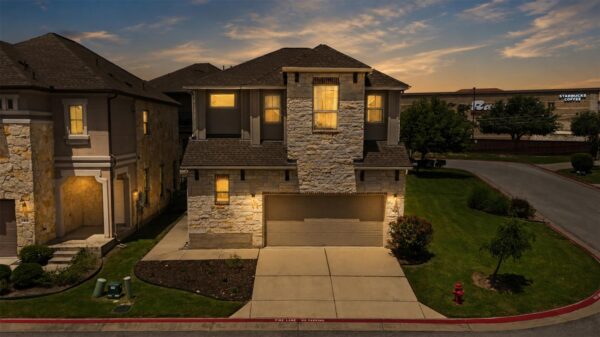 2105 Town Centre Dr #40, Round Rock