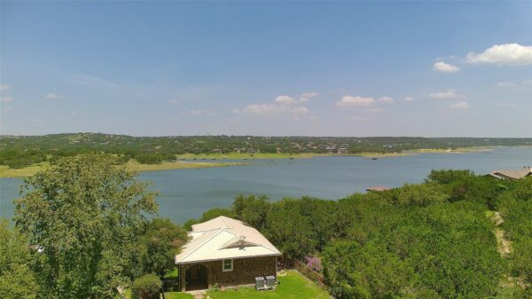 20700 E Lakeshore Dr, Spicewood