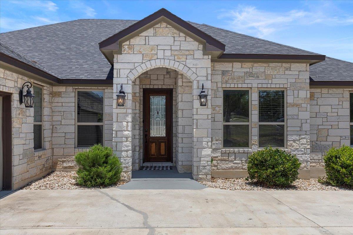 127 Medlar Dr, Cedar Creek, TX 78612