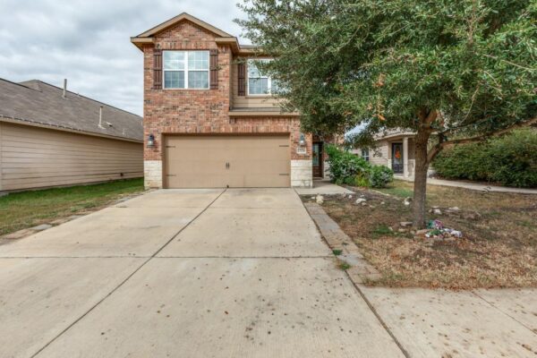 1524 Treeta Trl, Kyle