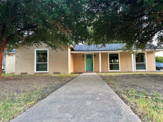 305 W Davilla St, Granger