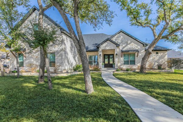 111 Lago Viento Ln, Belton