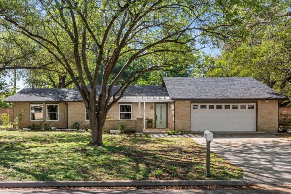 908 Merritt Dr, Lockhart