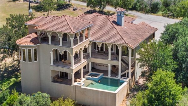 301 Circle Dr, Horseshoe Bay