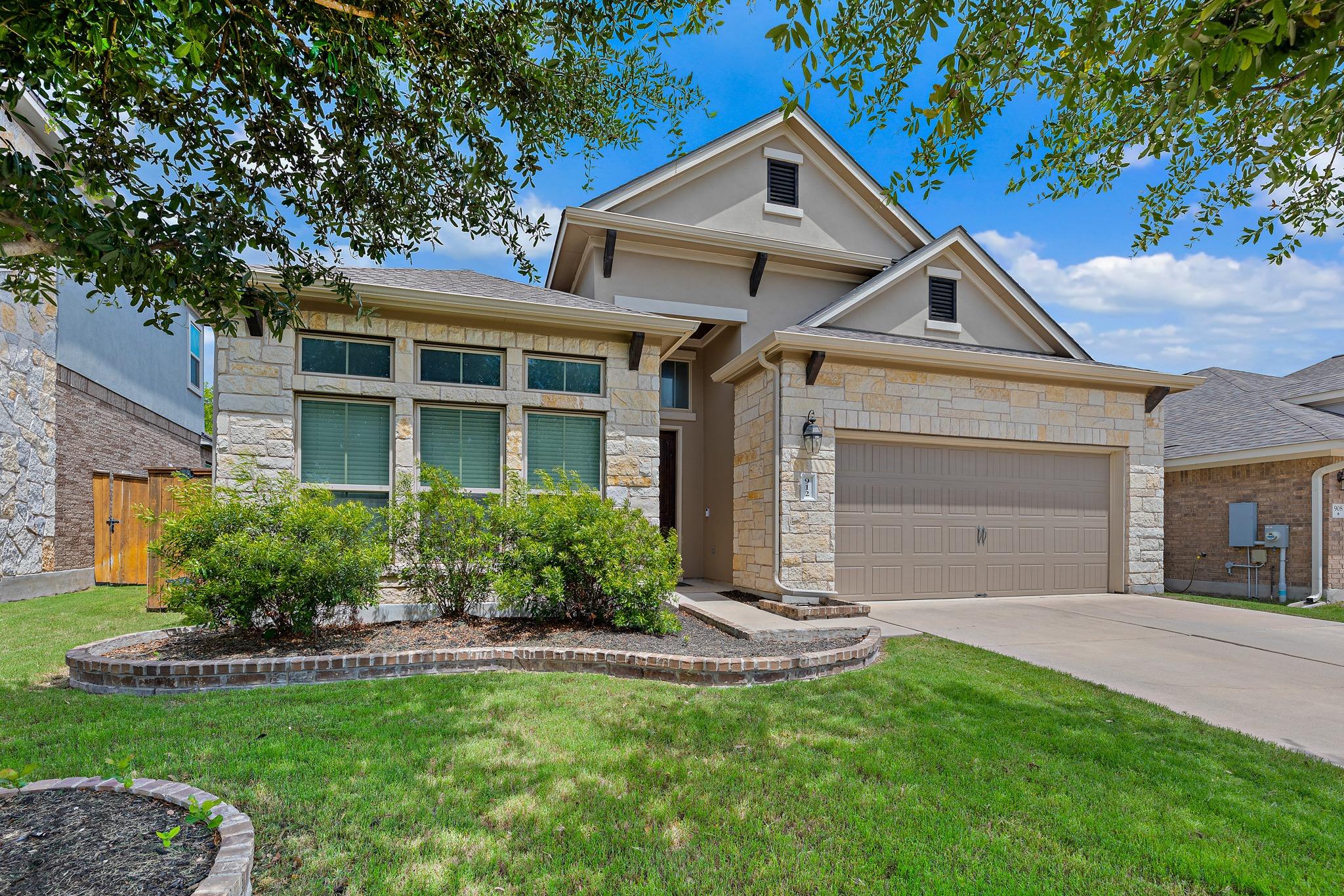 912 Isaias Dr, Leander