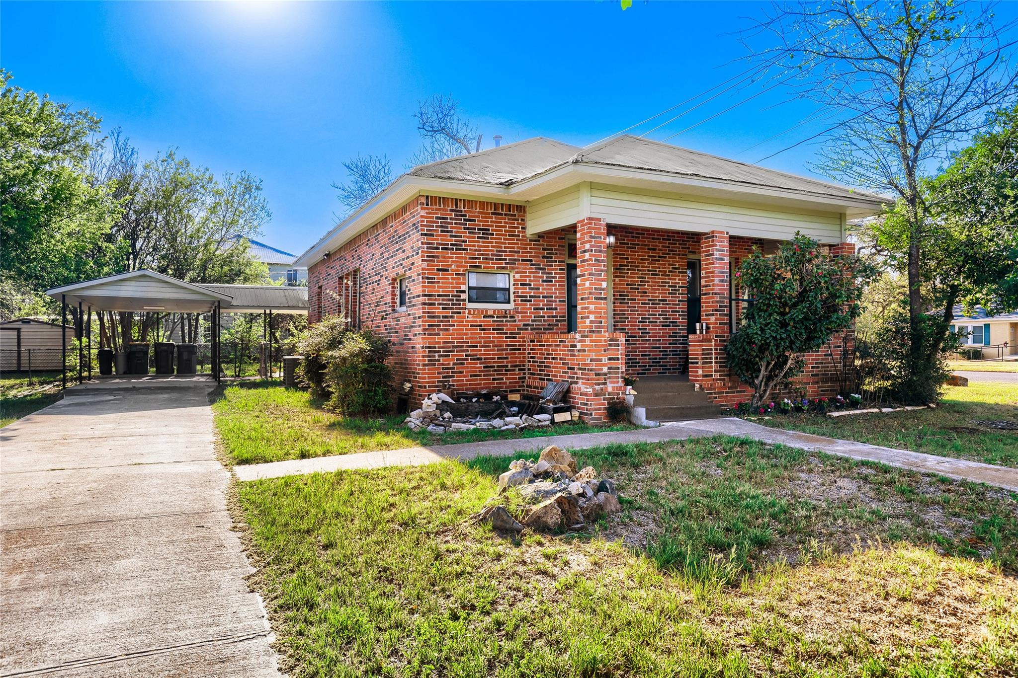 208 N Avenue None, Elgin, TX 78621