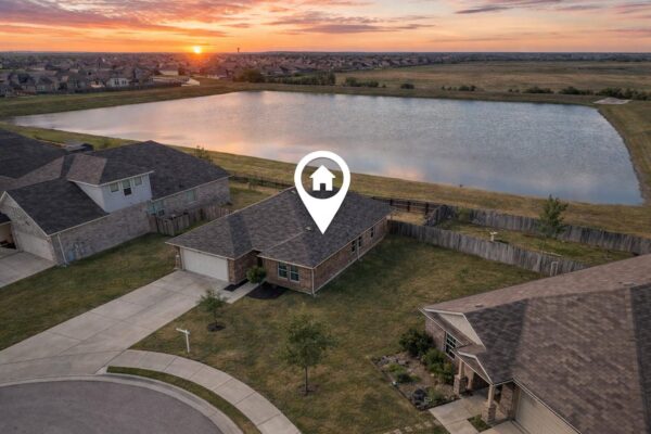 210 Helen Rd, Hutto