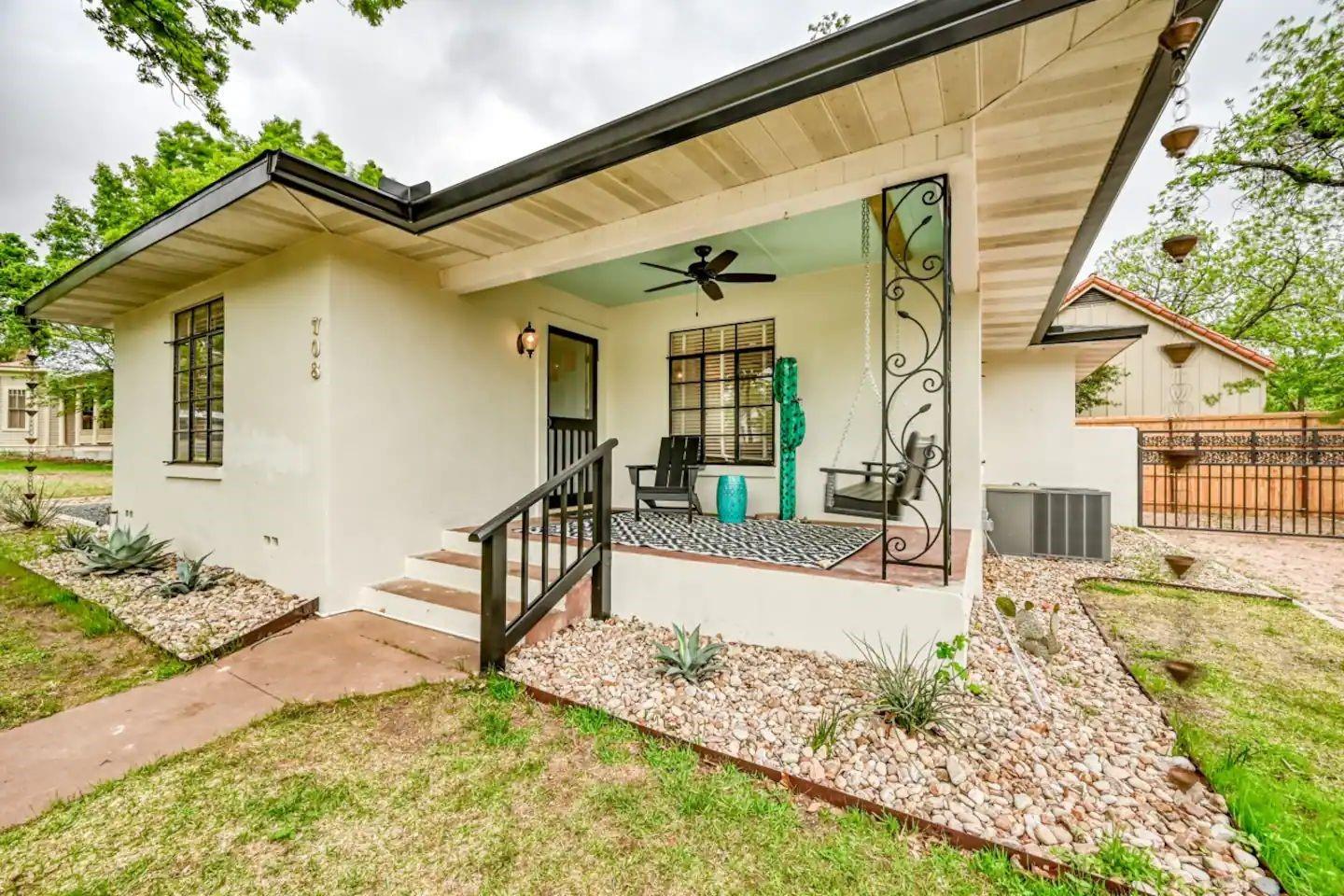 708 W Schubert St, Fredericksburg, TX 78624