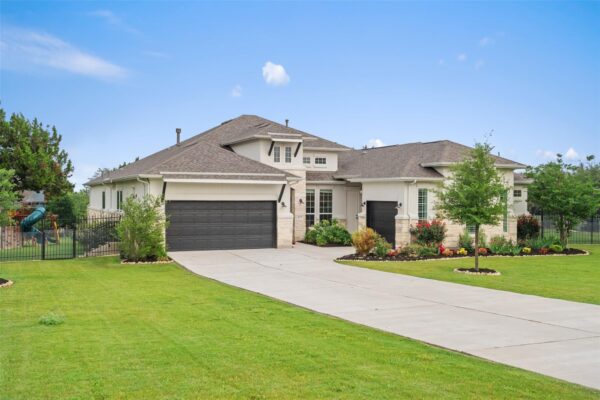 621 Kinnikinik Loop, Austin