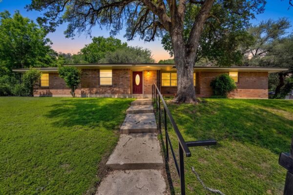 1318 Live Oak Dr, Belton