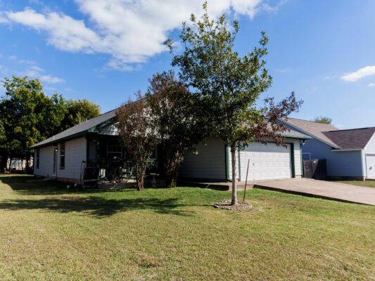 800 Debra Dr, Taylor