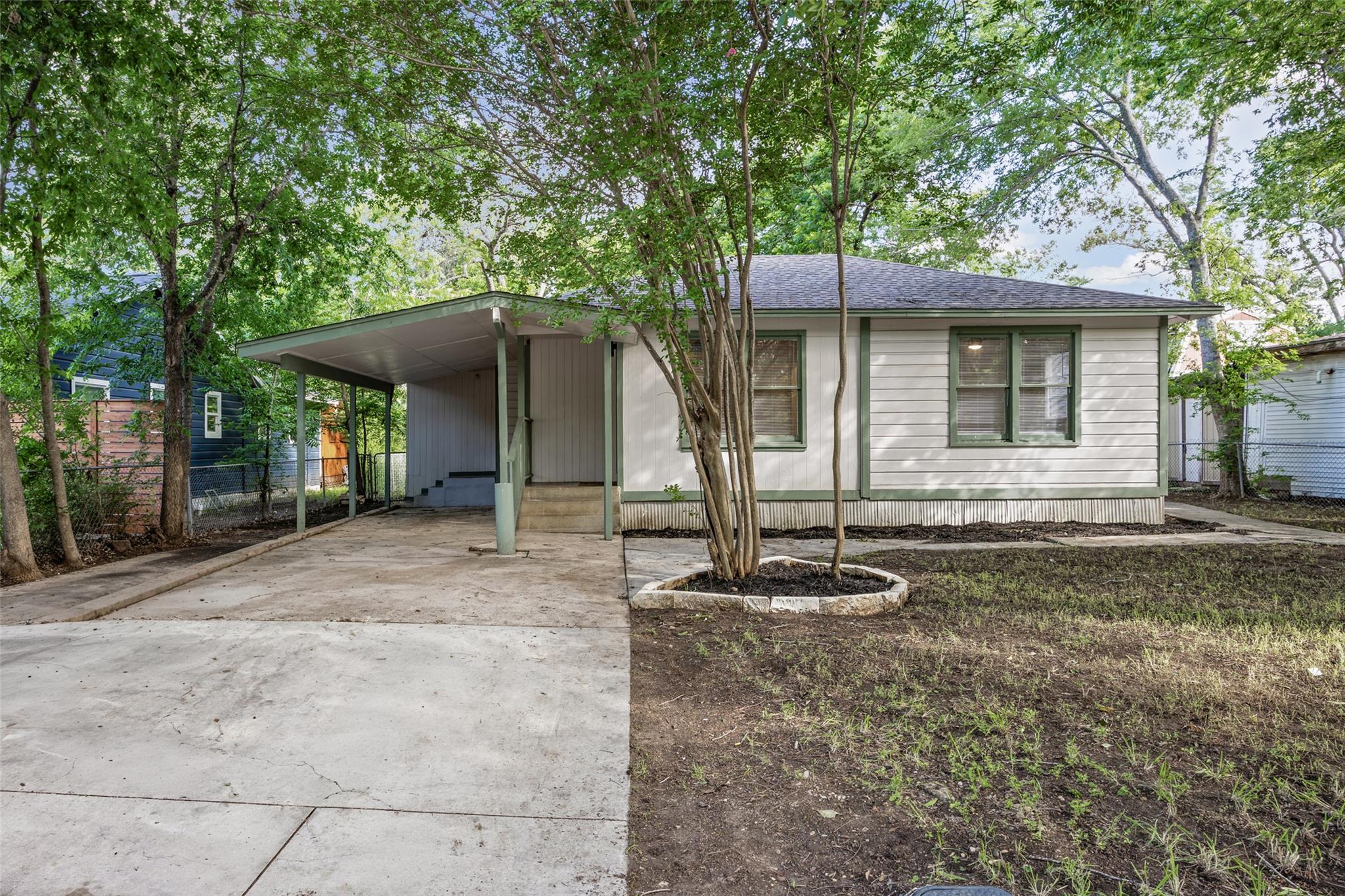 933 Haynes St, San Marcos, TX 78666