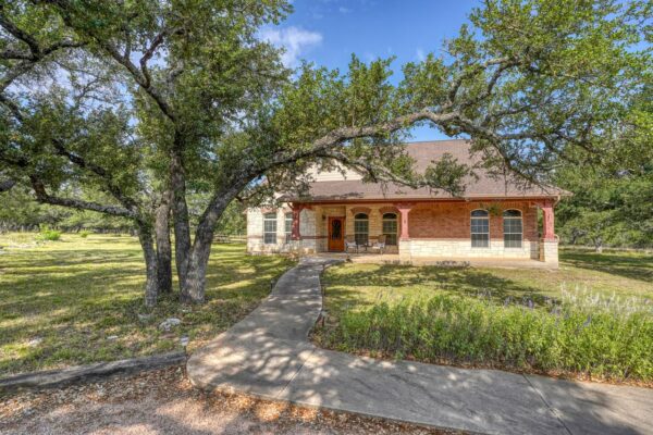1050 Twisted Oak Dr, Horseshoe Bay