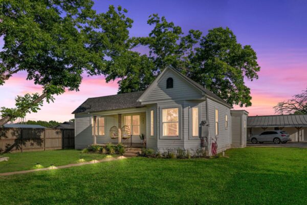 703 E Highway St, Fredericksburg