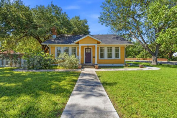 1232 Spruce St, Lockhart