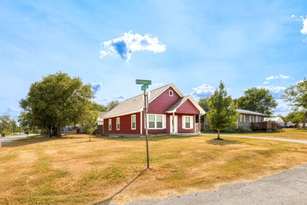 1628 Armstrong St, Luling