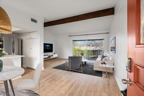 1304 Mariposa Dr #206, Austin