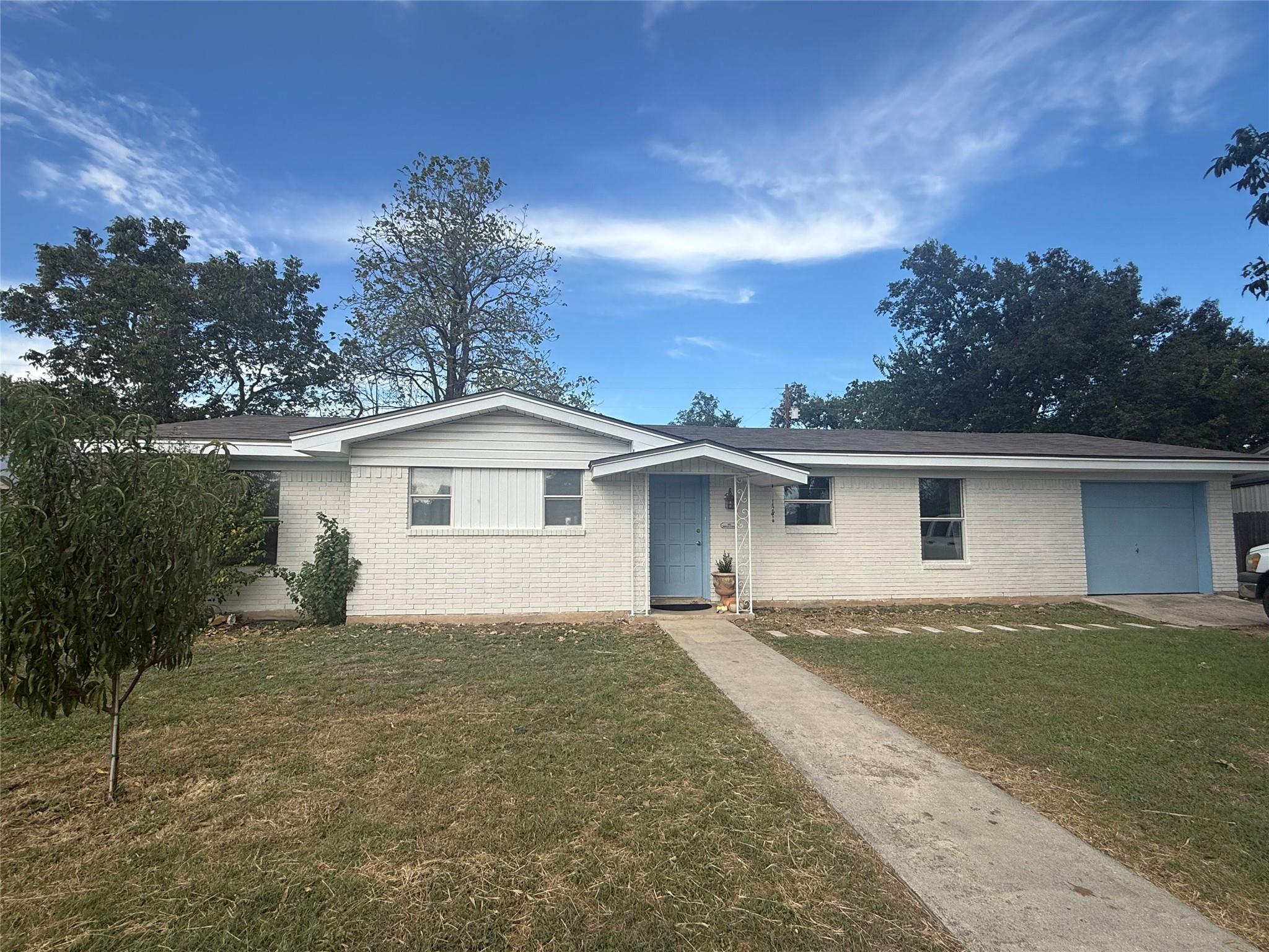 665 W Cedar St, Bertram, TX 78605