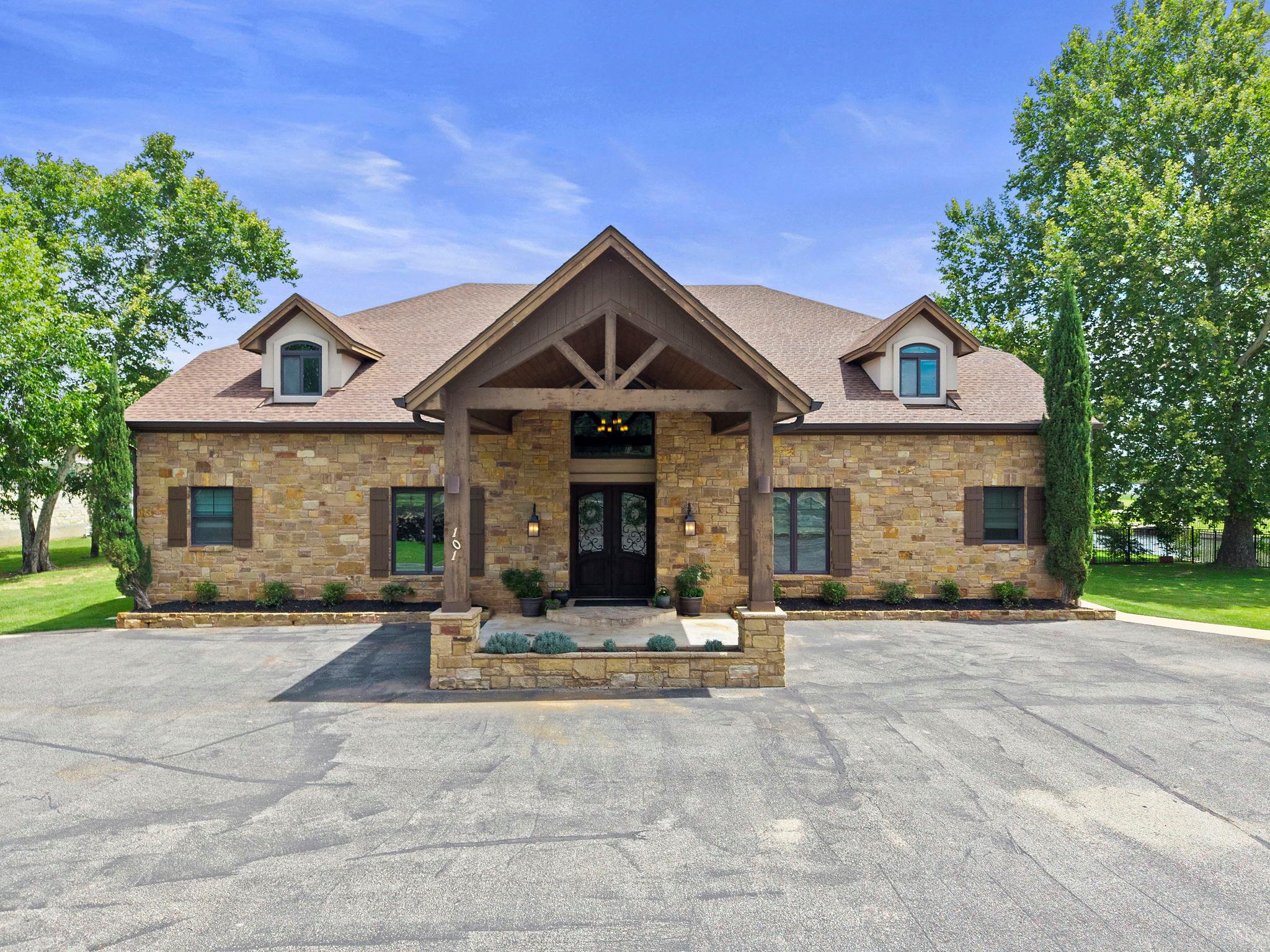101 Palm Cv, Buchanan Dam, TX 78609