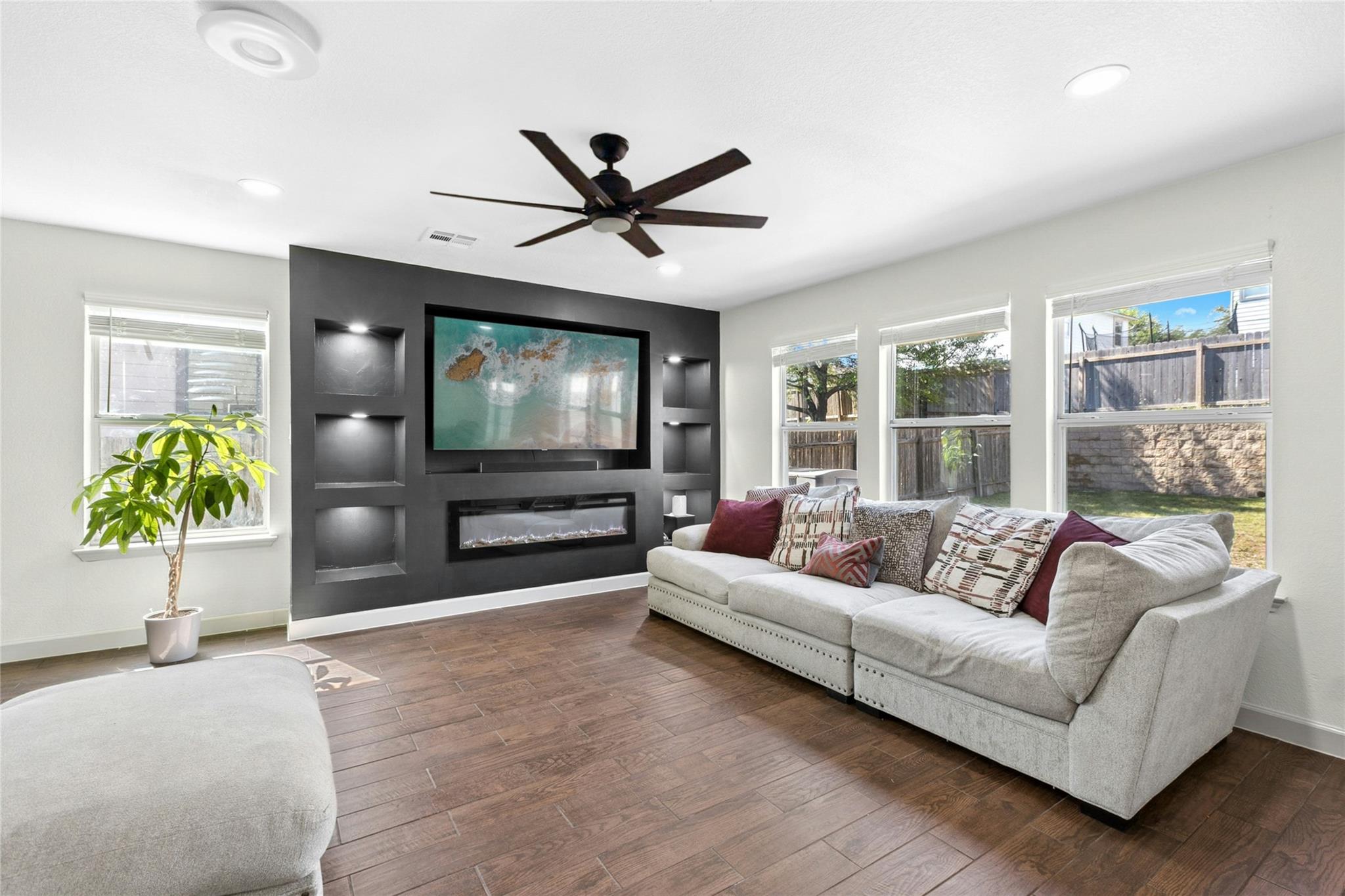 245 Myrtle St, Kyle, TX 78640