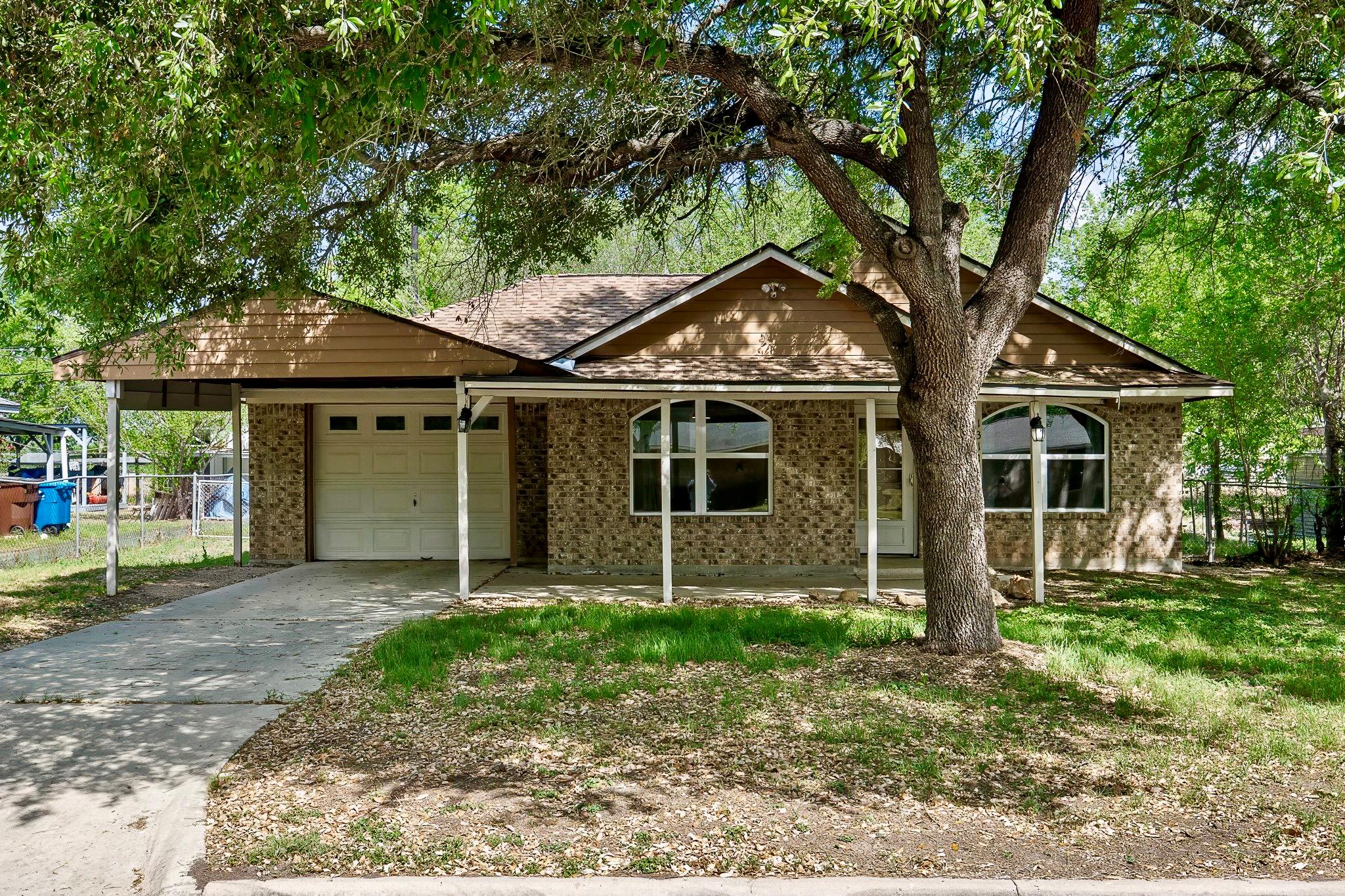 1311 Monte Vista Dr, Lockhart, TX 78644