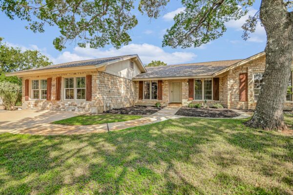 85 BROOKHOLLOW Dr, Wimberley
