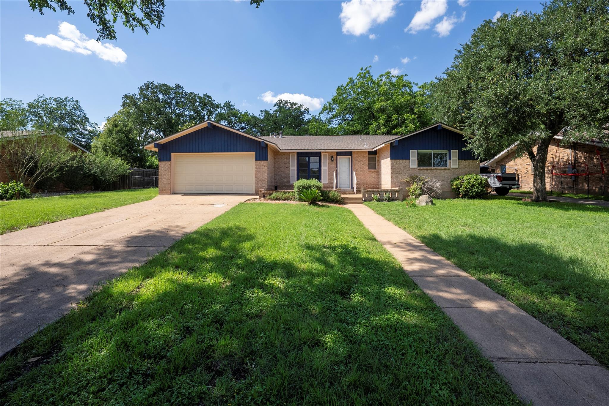 807 Country Club Rd, Georgetown, TX 78628